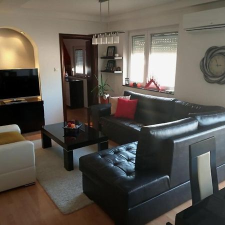 Brand New Apt In City Center 비톨라 외부 사진