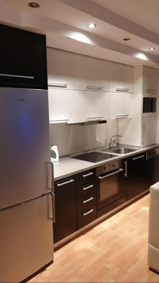 Brand New Apt In City Center 비톨라 외부 사진
