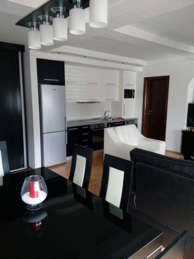 Brand New Apt In City Center 비톨라 외부 사진